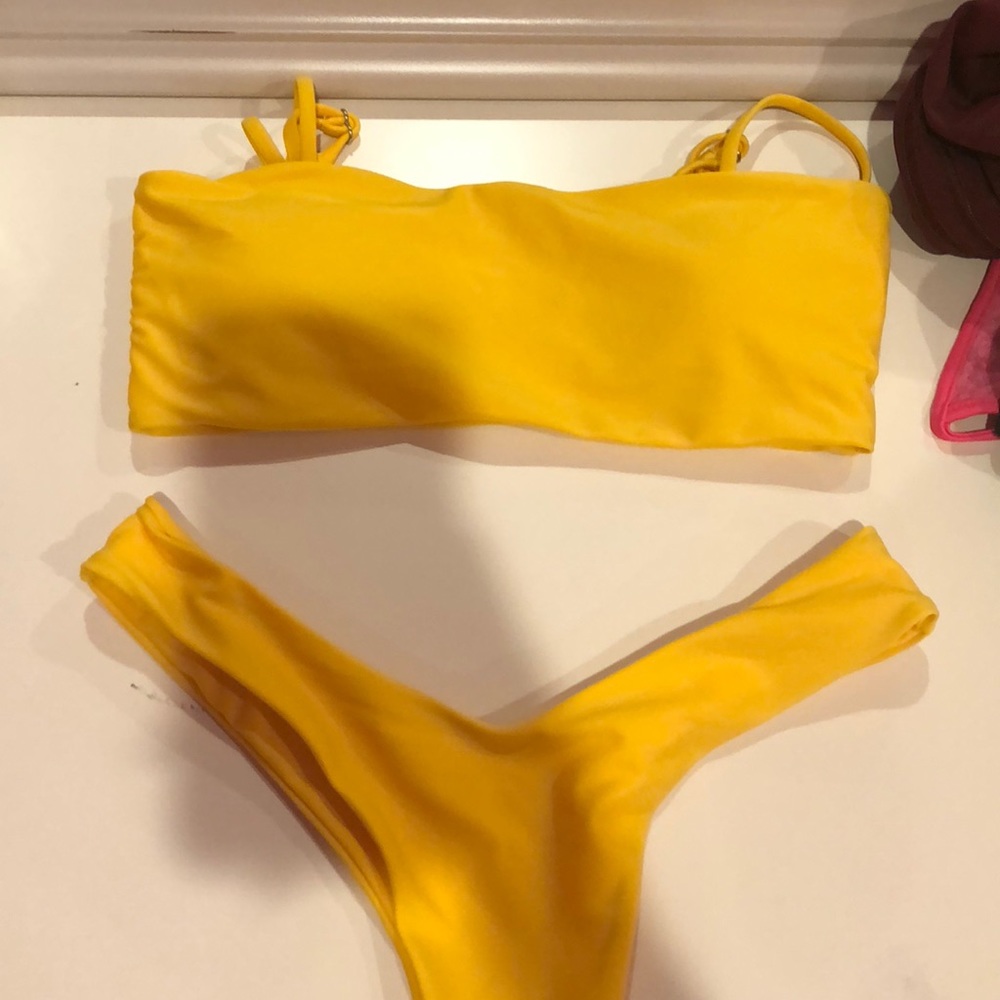 Yellow swim set